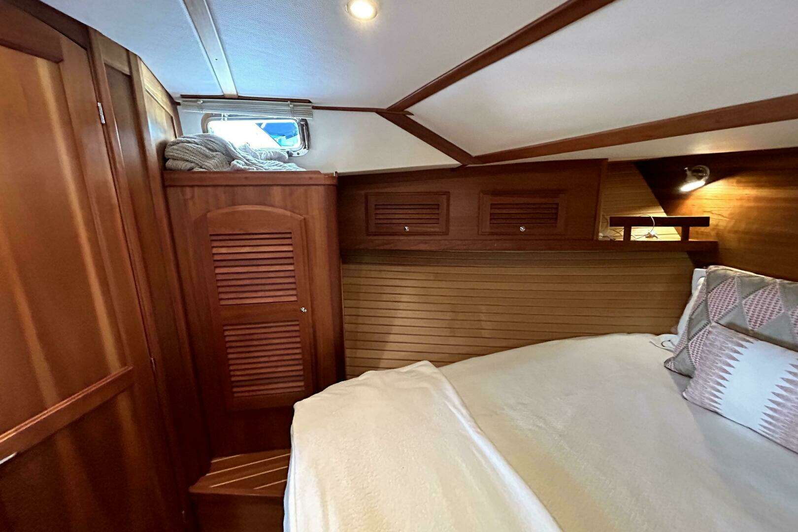 2006 Sabre 38 Hard Top Express - Image 18
