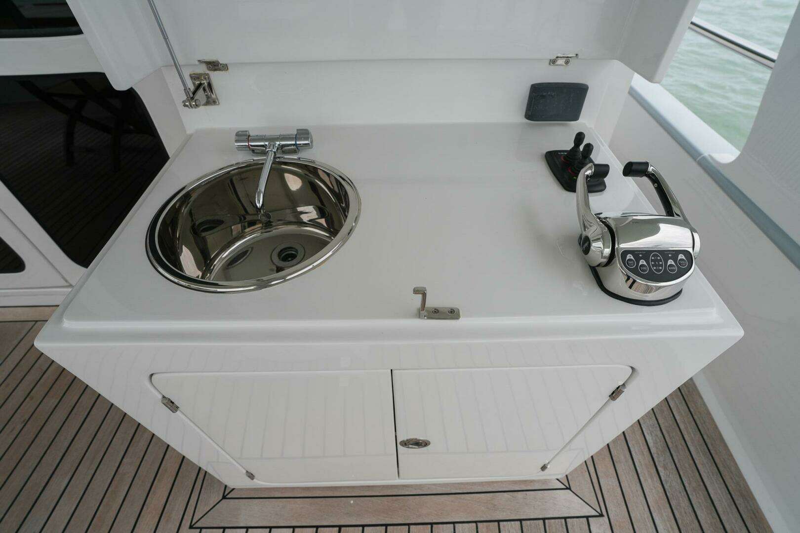 2022 Marlow Explorer 62E-CB - Image 12