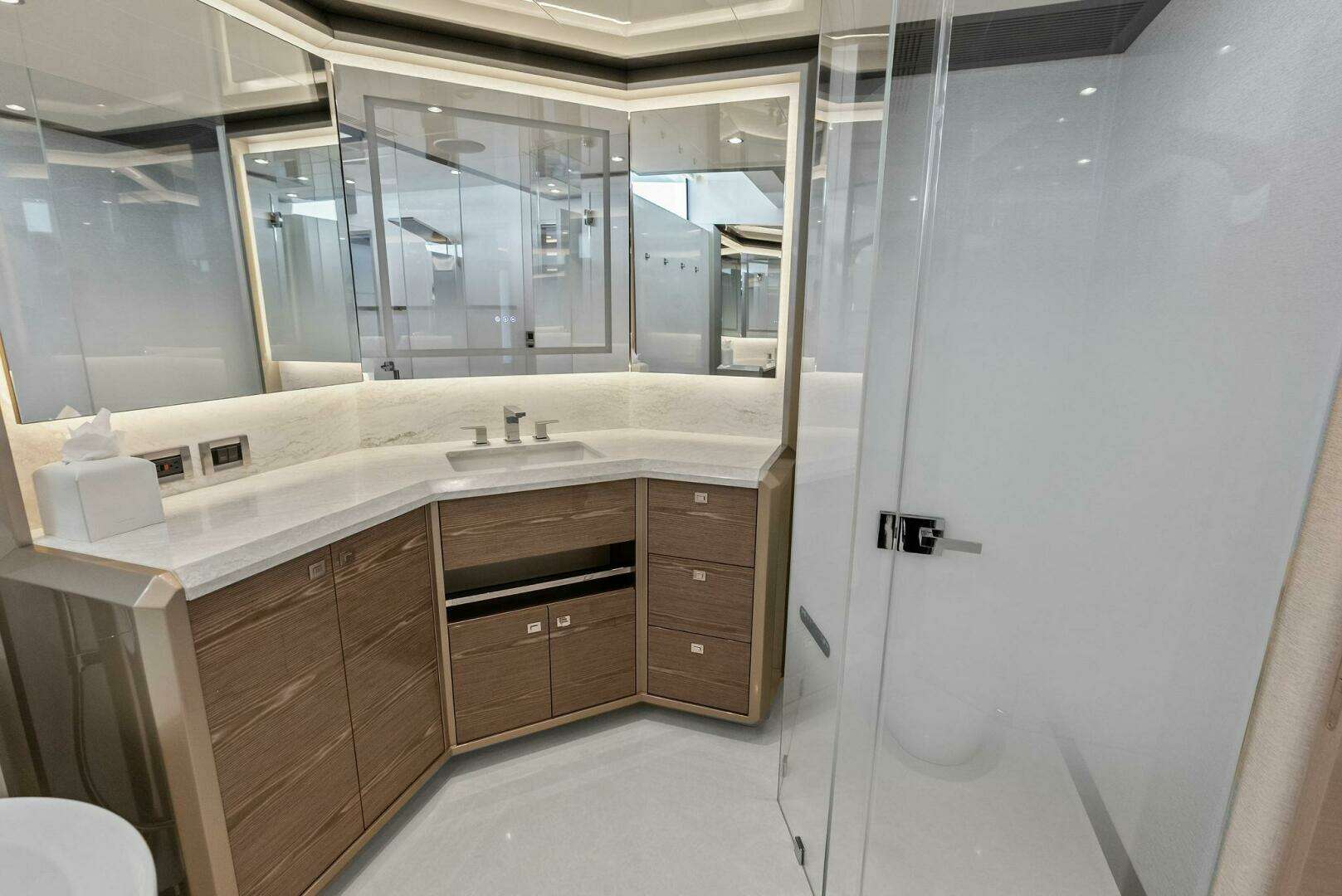 2024 Ocean Alexander 35 Revolution - Image 49