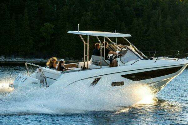 2025 Beneteau Flyer 9 SunDeck - Image 1