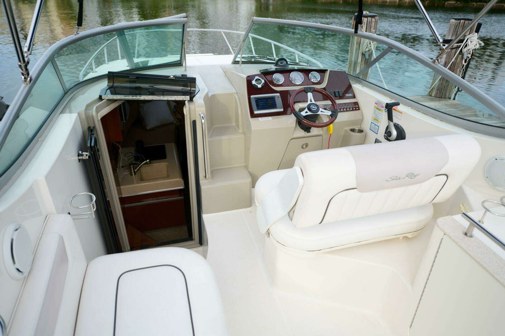 2011 Sea Ray 260 Sundancer - Image 11