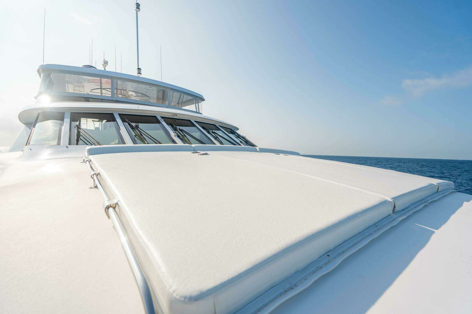 2005 Hatteras 100 Motor Yacht - Image 5