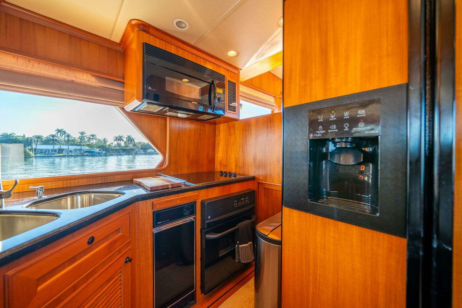 2006 Offshore Yachts 72 Pilothouse - Image 30