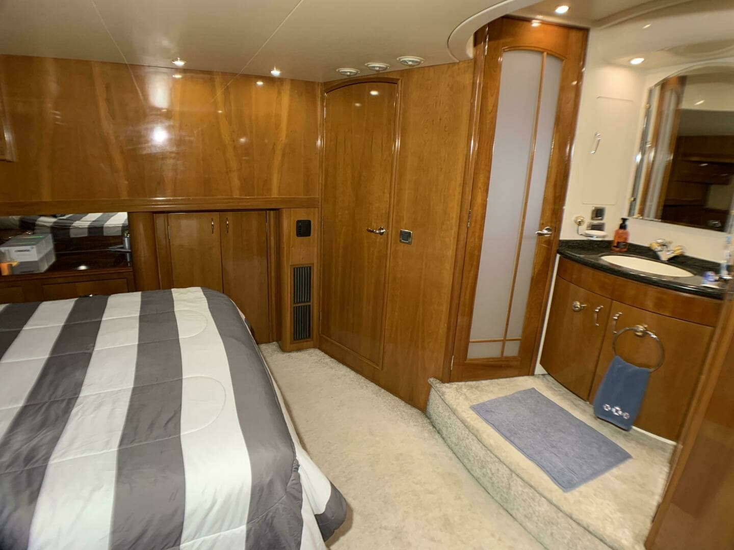 2006 Carver 56 Voyager - Image 70