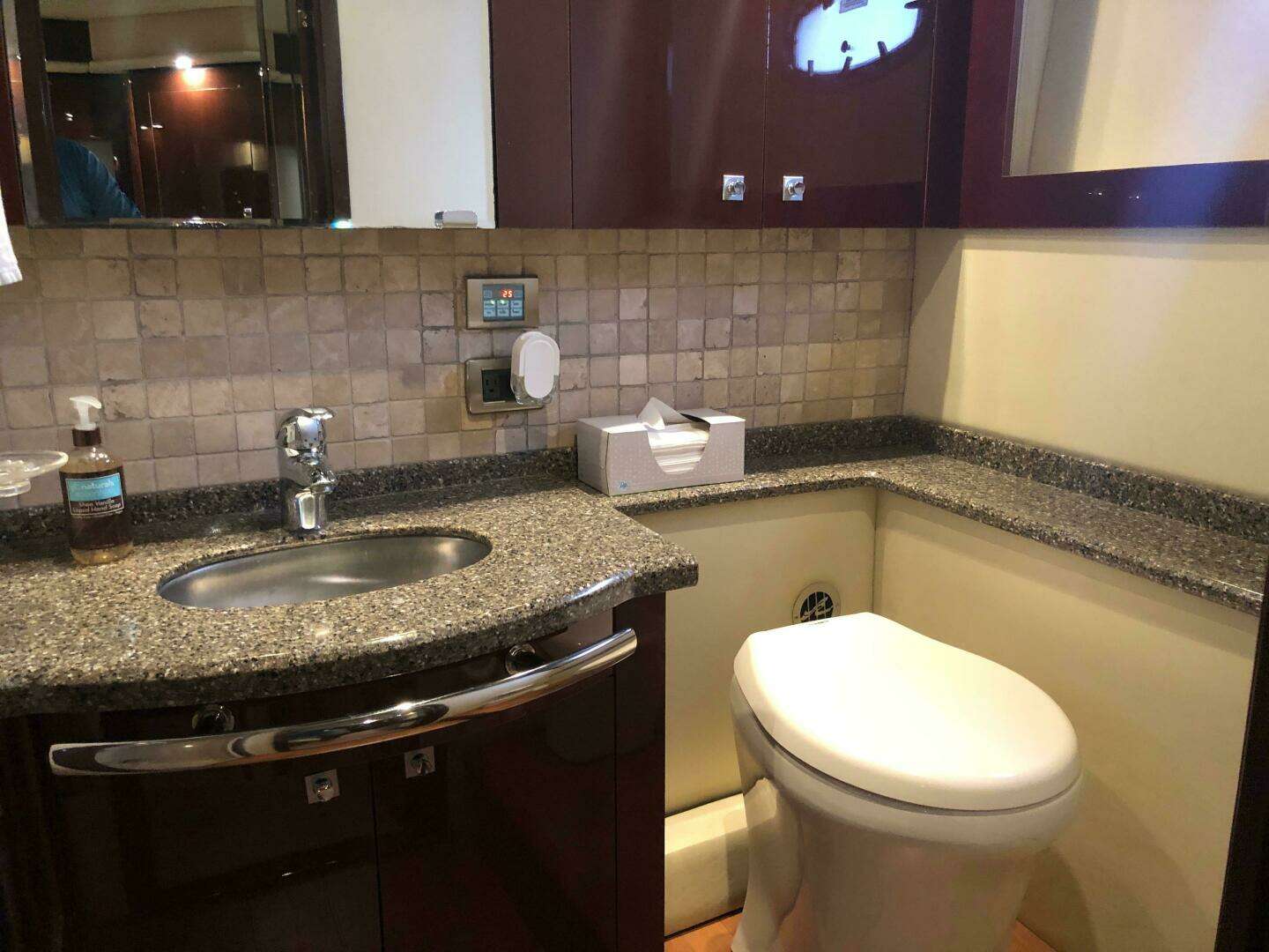 2008 Sea Ray 55 Sundancer - Image 36