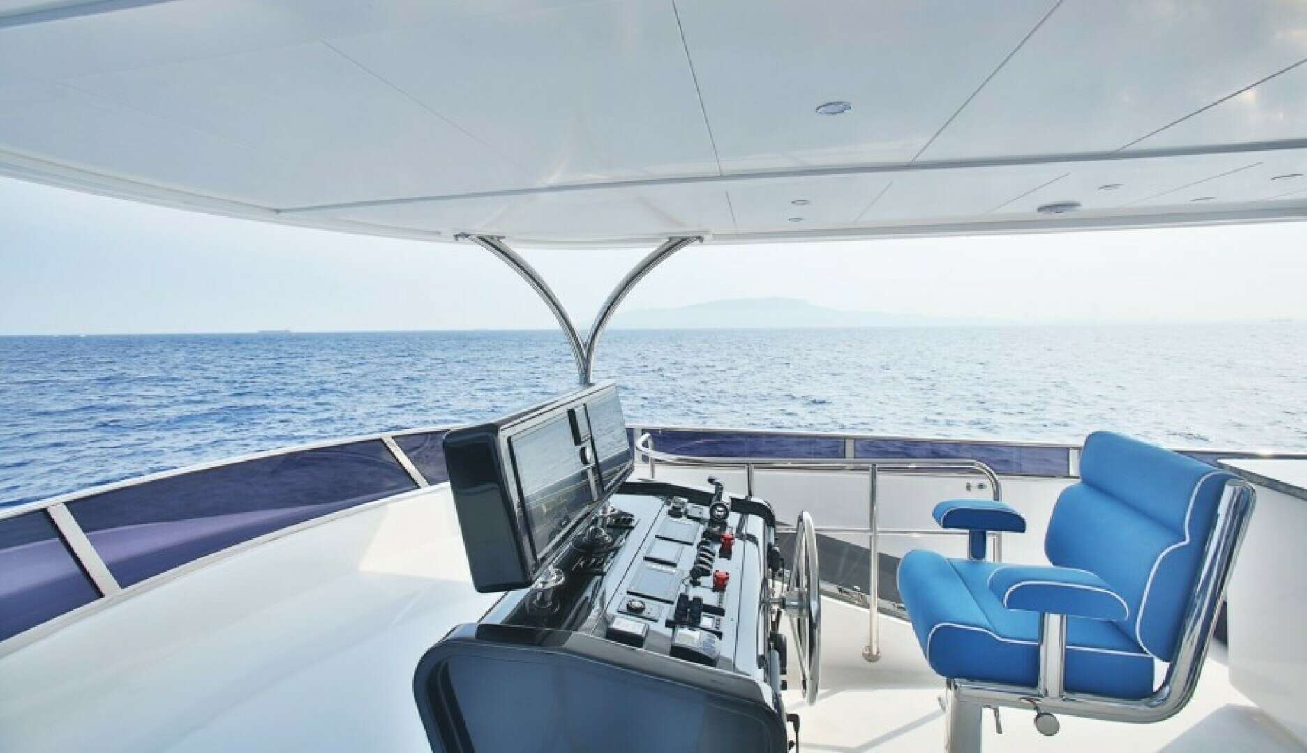2027 Johnson Flybridge w/Hydraulic Platform - Image 34