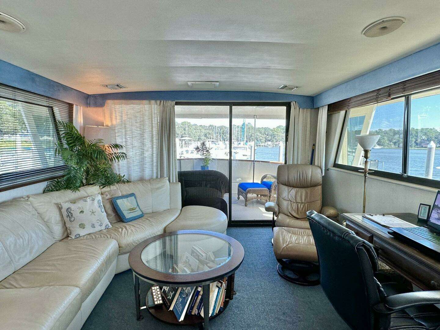 1987 Hatteras 54 MotorYacht - Image 6