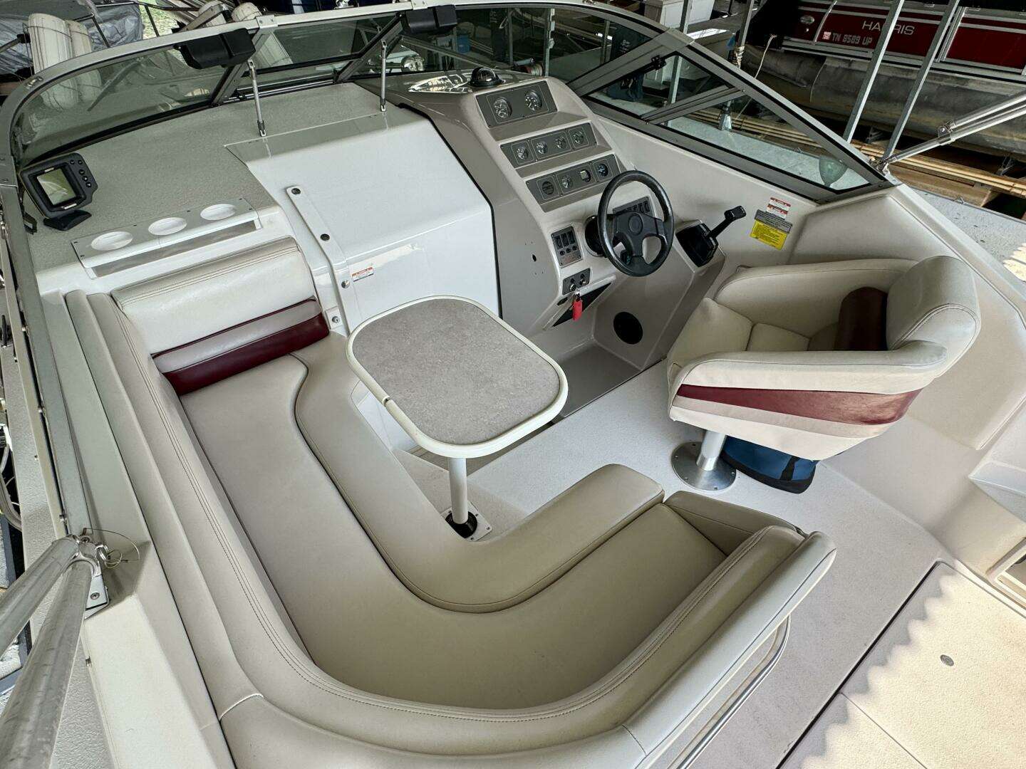 1994 Chaparral Signature 27 Cabin Cruiser - Image 15