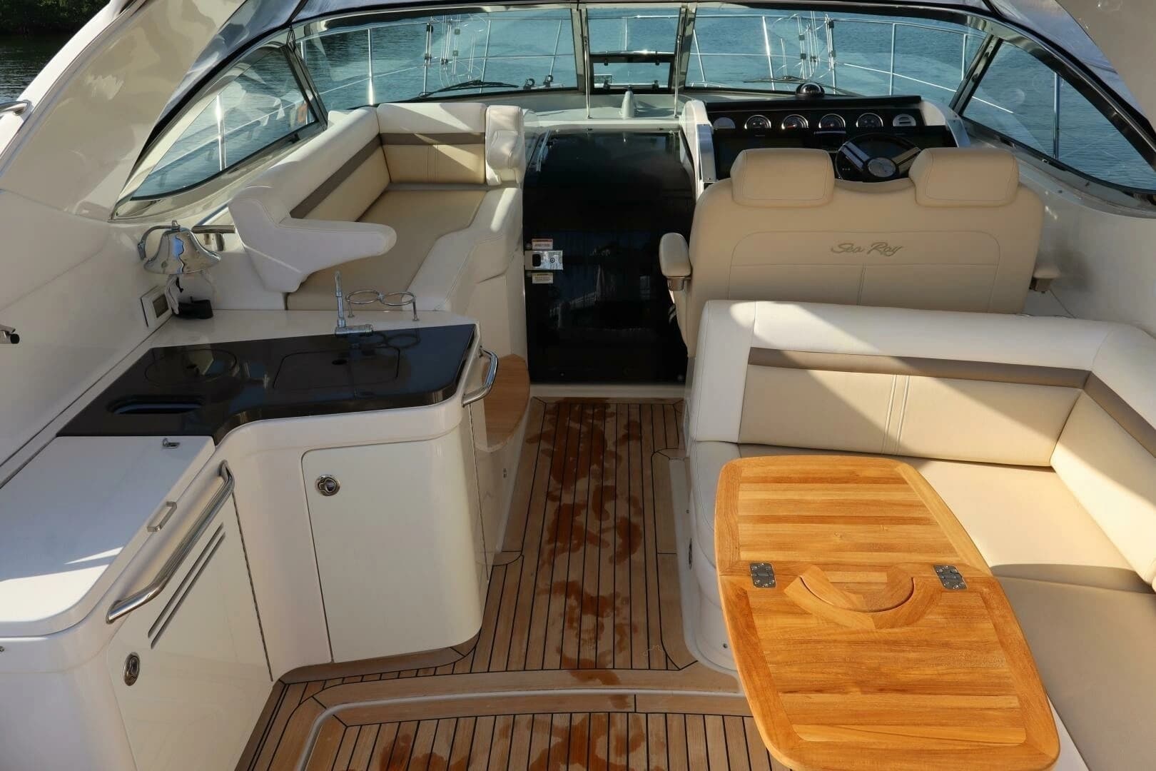 2015 Sea Ray 410 Sundancer - Image 38