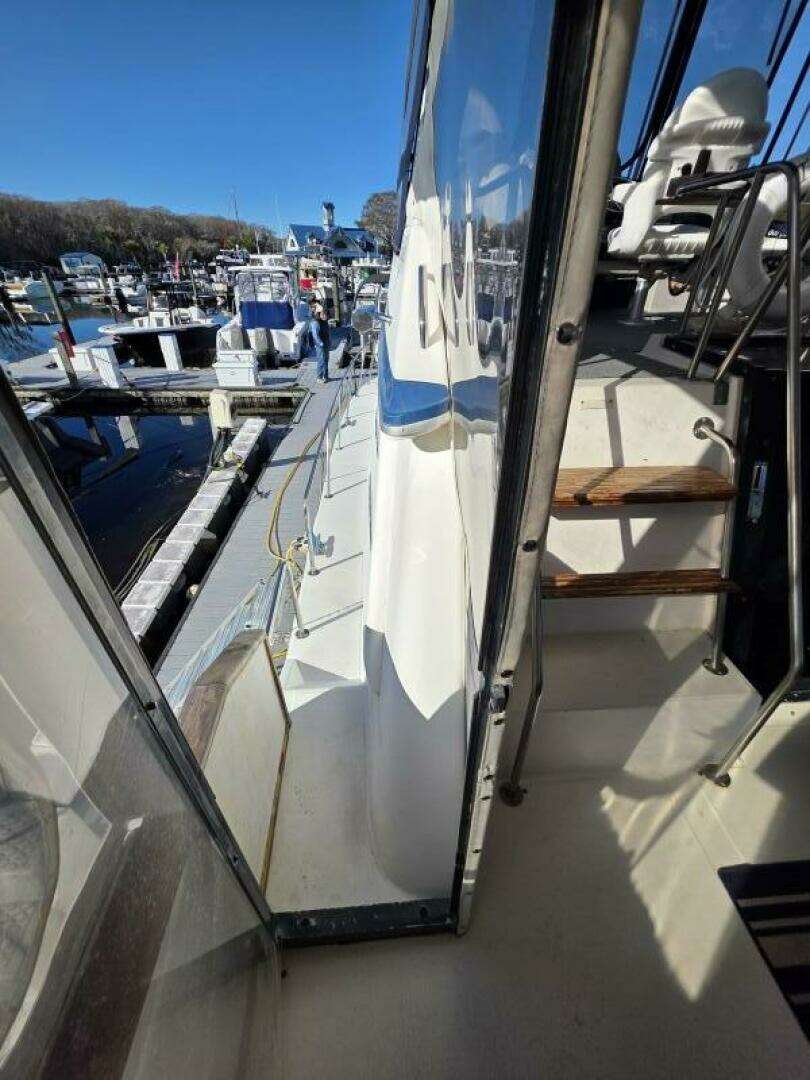 1988 Sea Ray 415 - Image 15