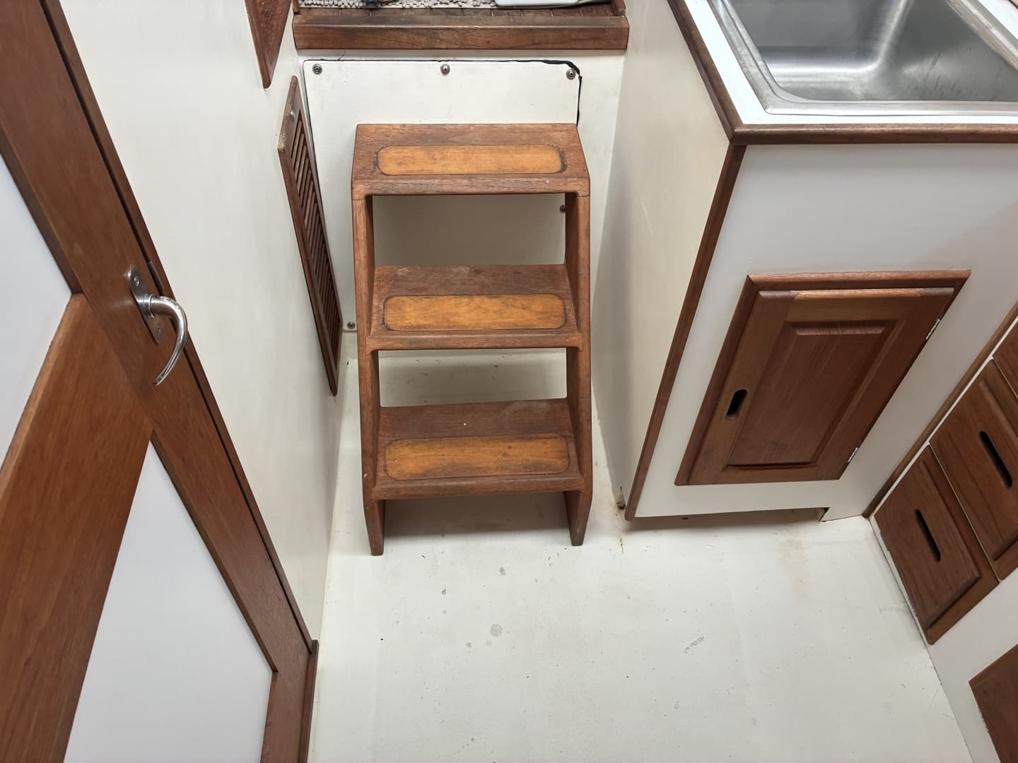 1989 Duffy 35 Flybridge - Image 26