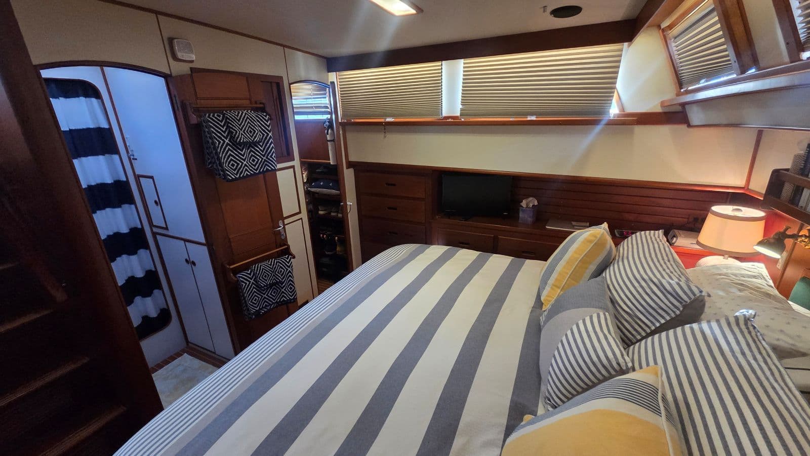 1997 Grand Banks 49 Classic - 60