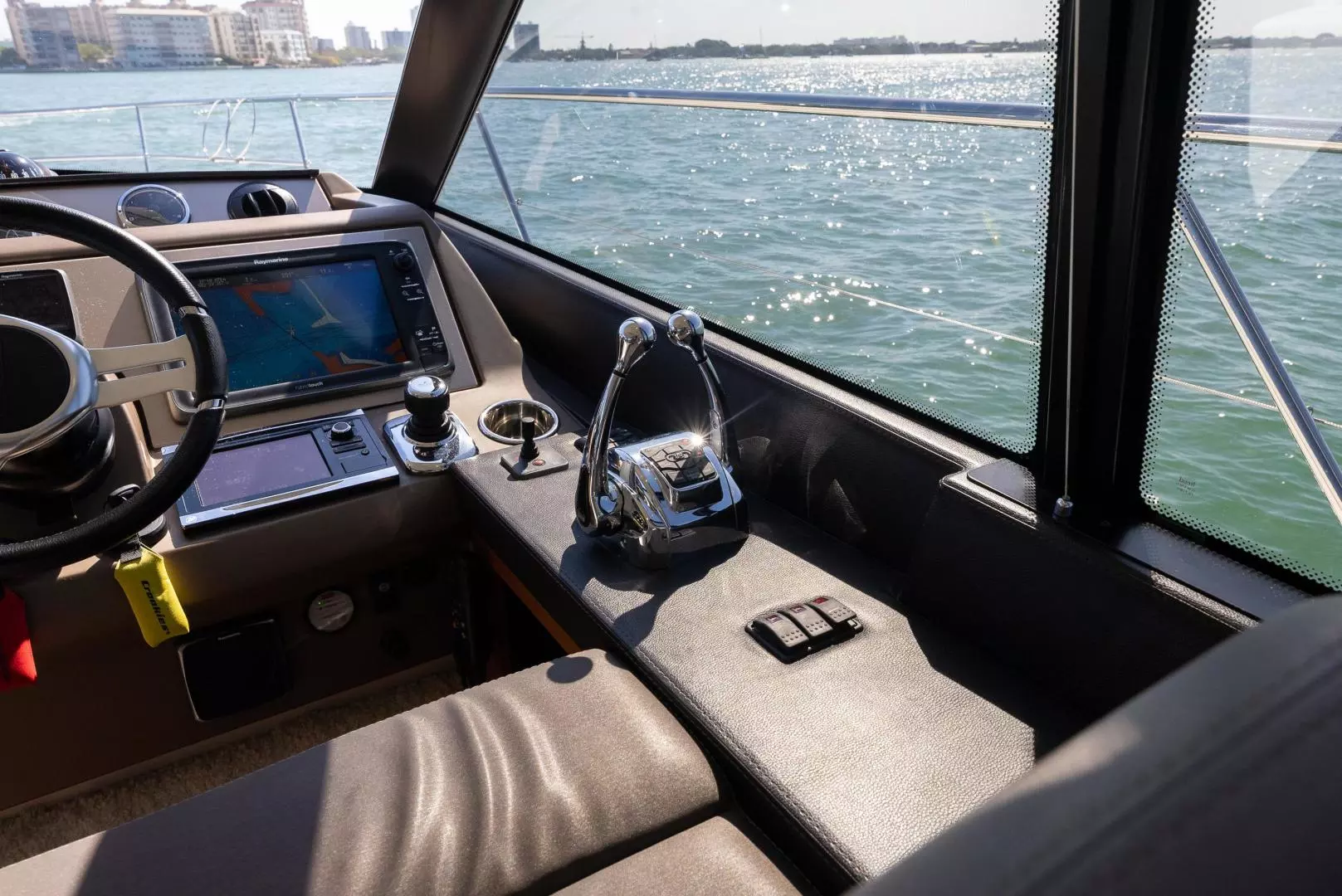 2016 Prestige 550 S - Image 32