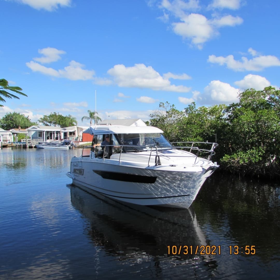 2021 Jeanneau 895 - Image 6