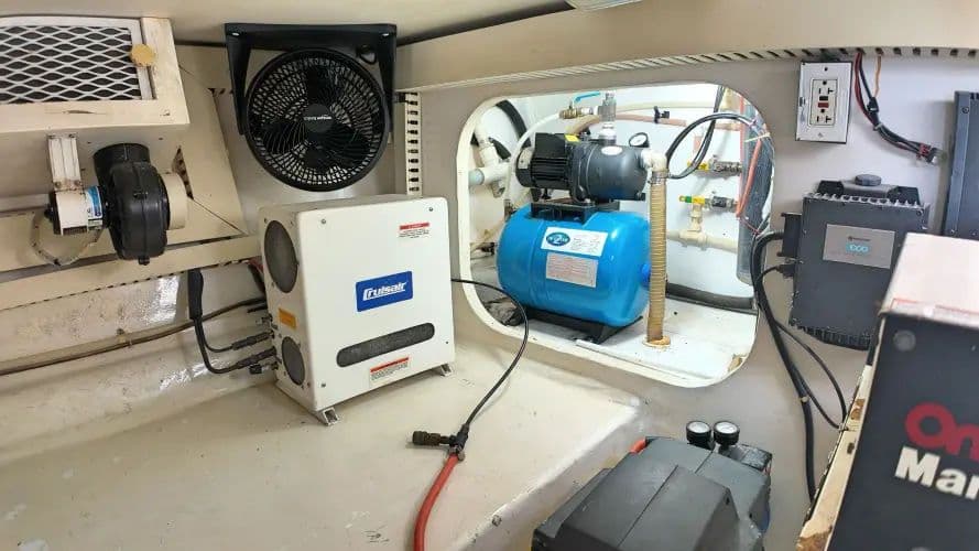 1998 Viking 47 Convertible - Image 42