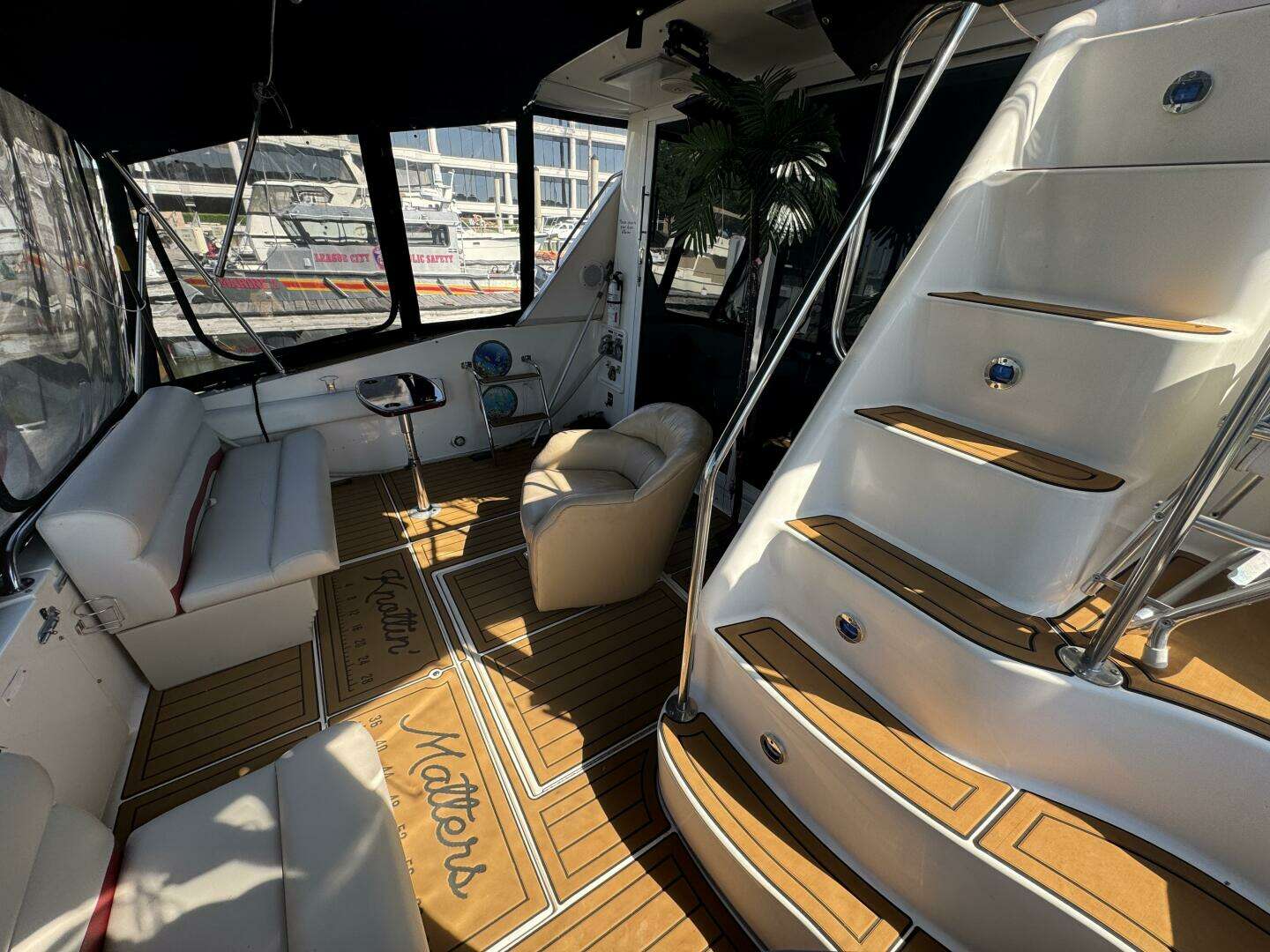 1998 Sea Ray 550 Sedan Bridge - Image 13
