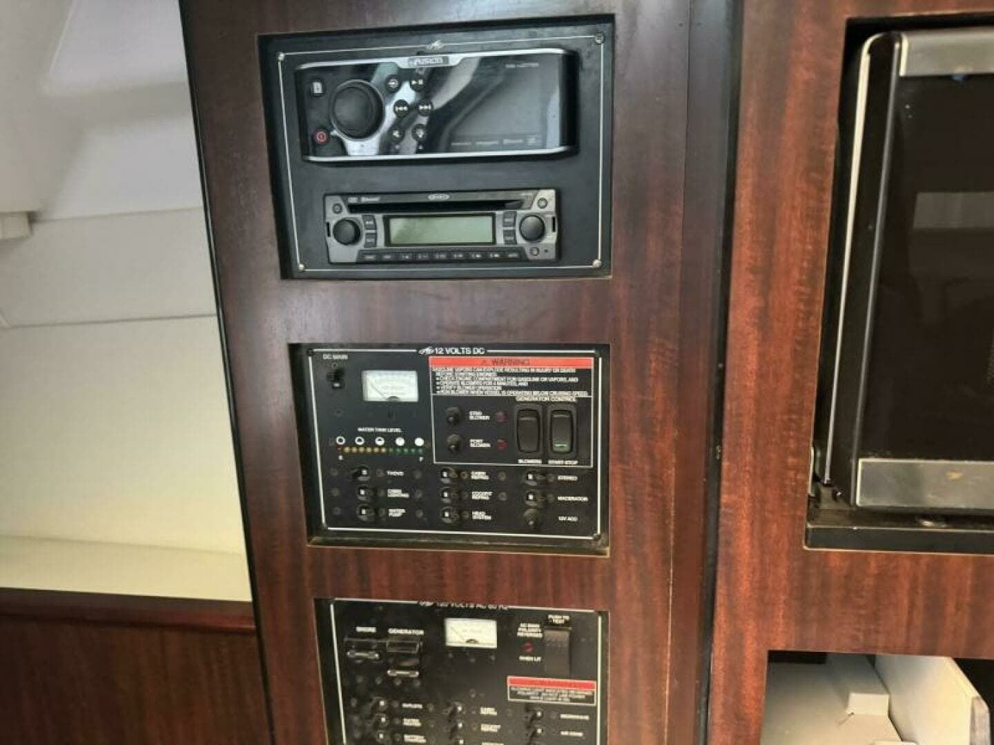 2018 Monterey 295 Sport Yacht - Image 38