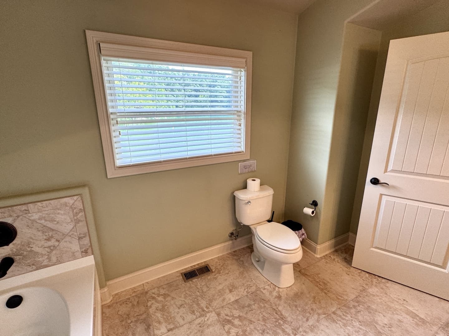 2010 Custom Floating Cabin - Approx 1340sqft - Image 75
