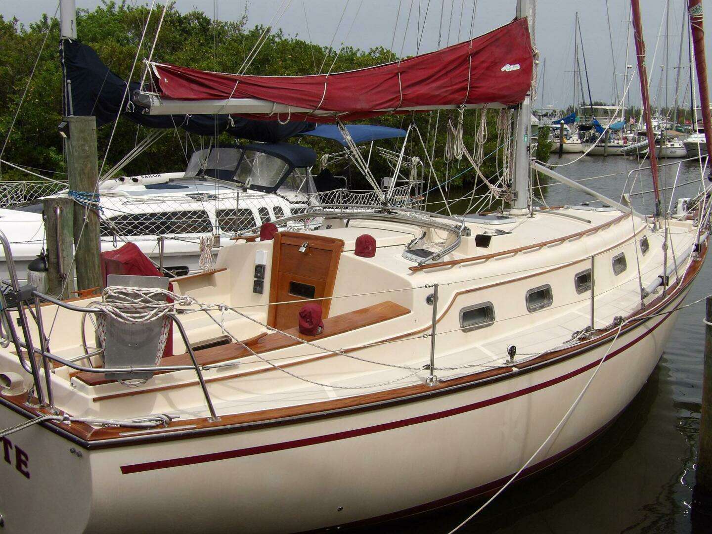 1990 Island Packet 32 - Image 3
