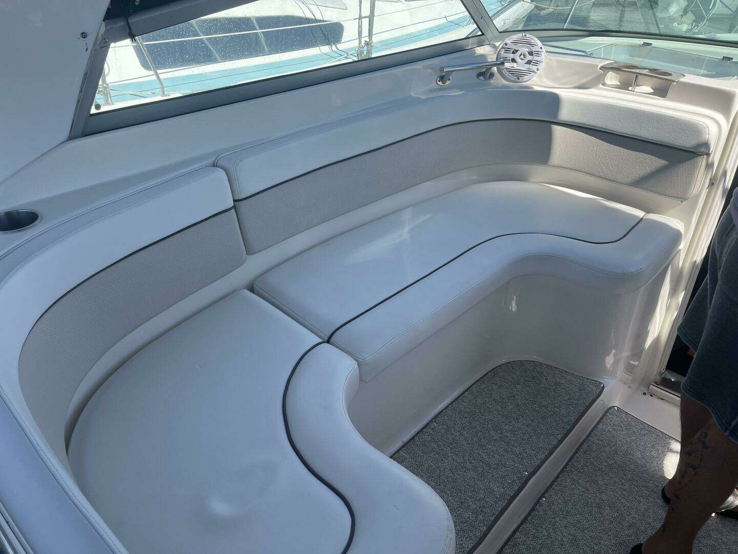 2007 Rinker 320 Express - Image 20