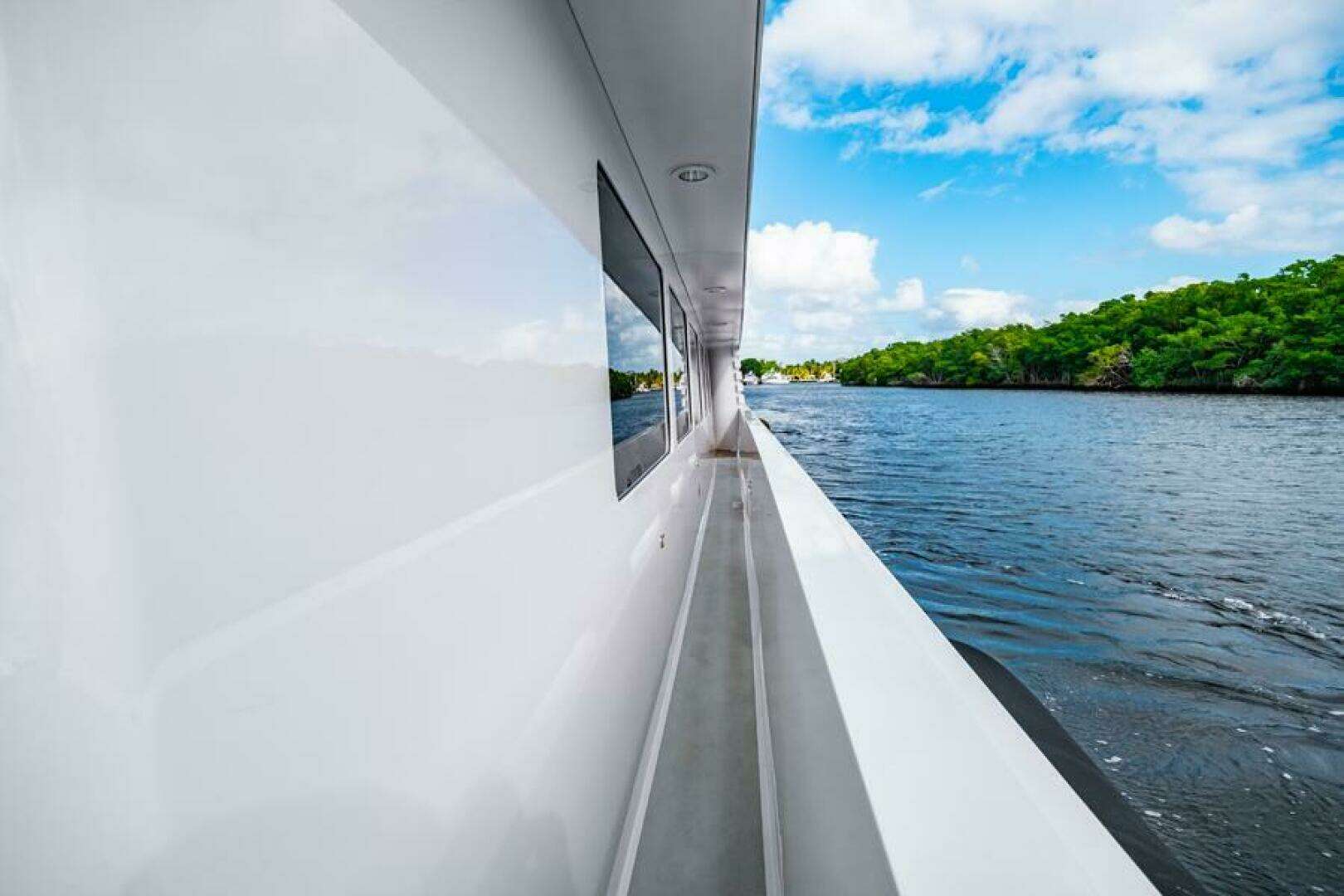 1995 Hatteras Flybridge Motor Yacht - Image 68