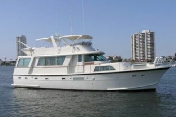1978 Hatteras Full-width Salon