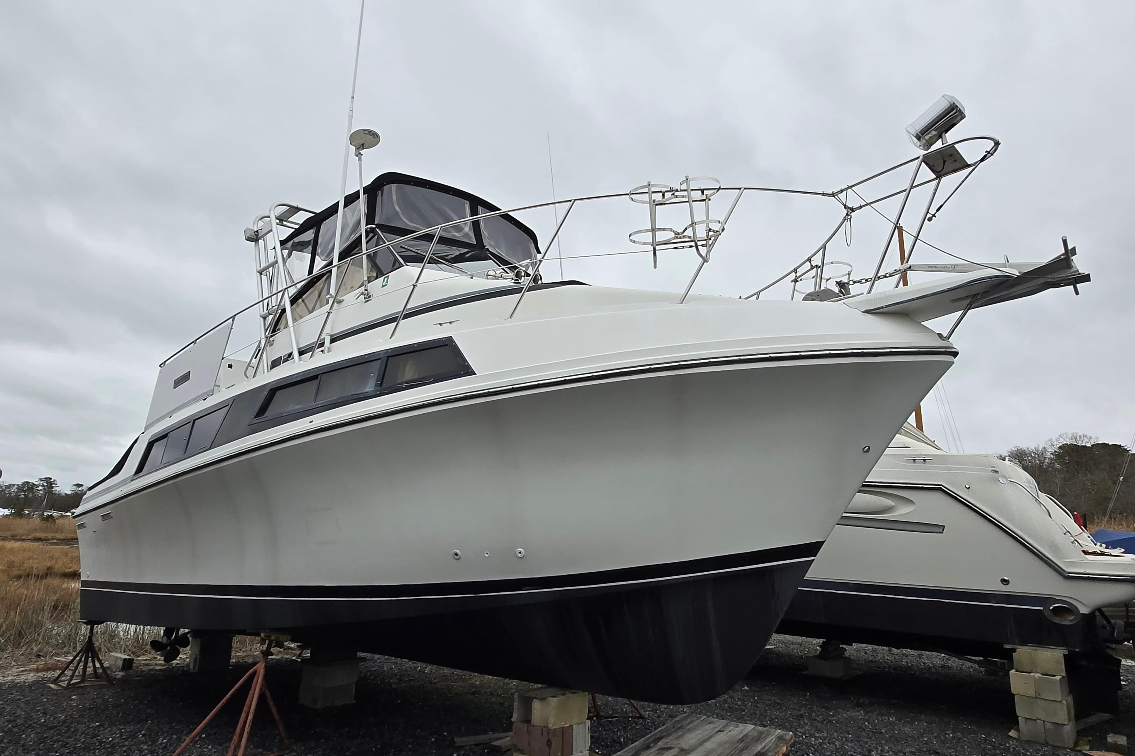 1987 Carver 32 Mariner