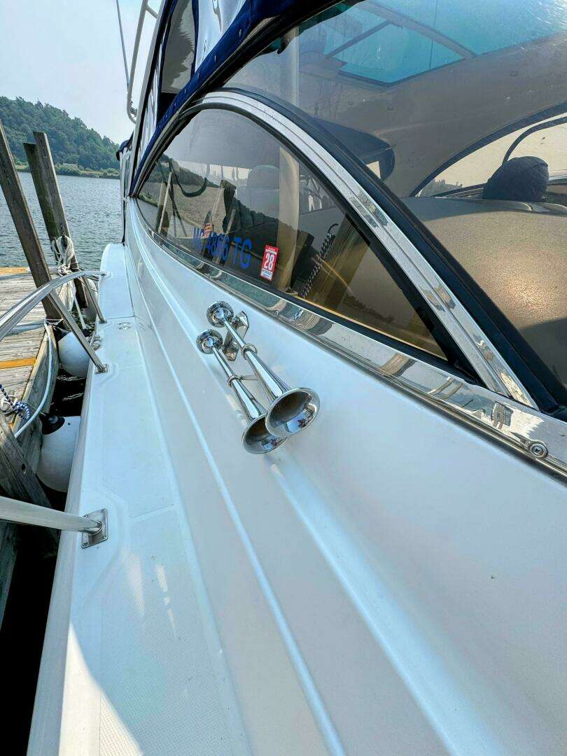 2005 Cruisers Yachts 540 Express - Image 22
