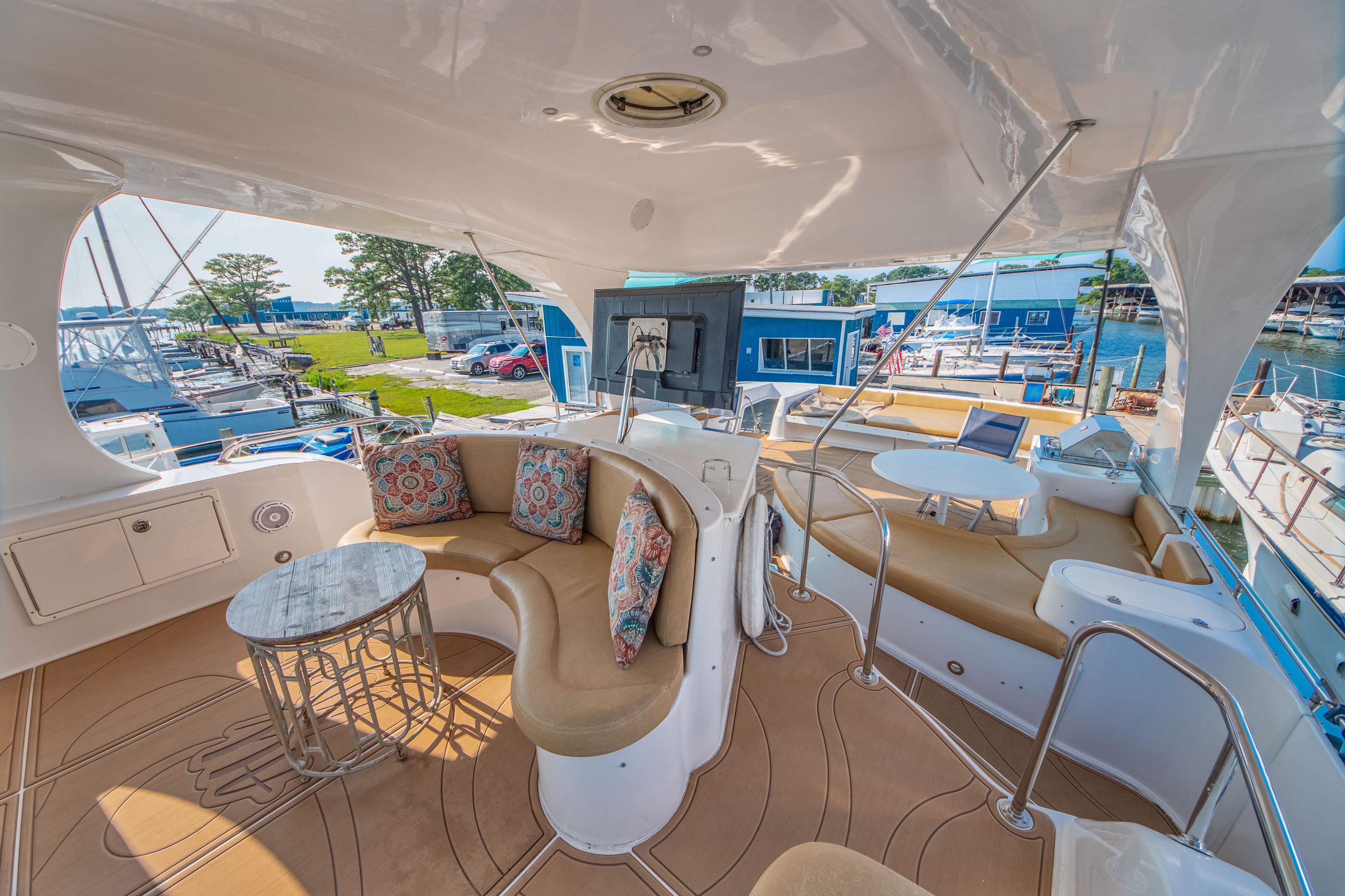 2009 Bluewater Yachts 65 Legacy - 25