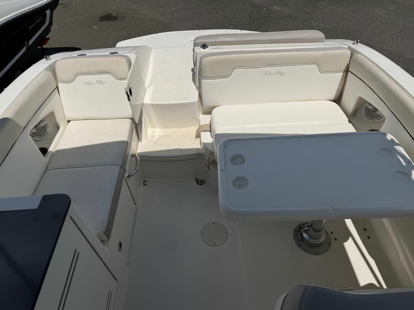 2013 Sea Ray 300 Sundeck - Image 7