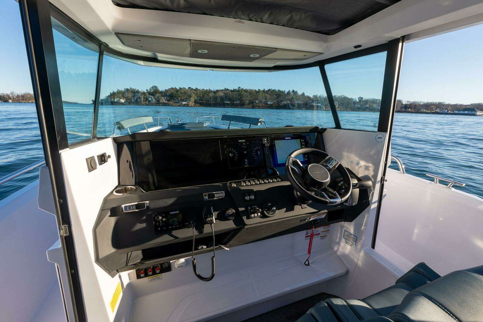 2026 Axopar Cross Cabin - Image 18