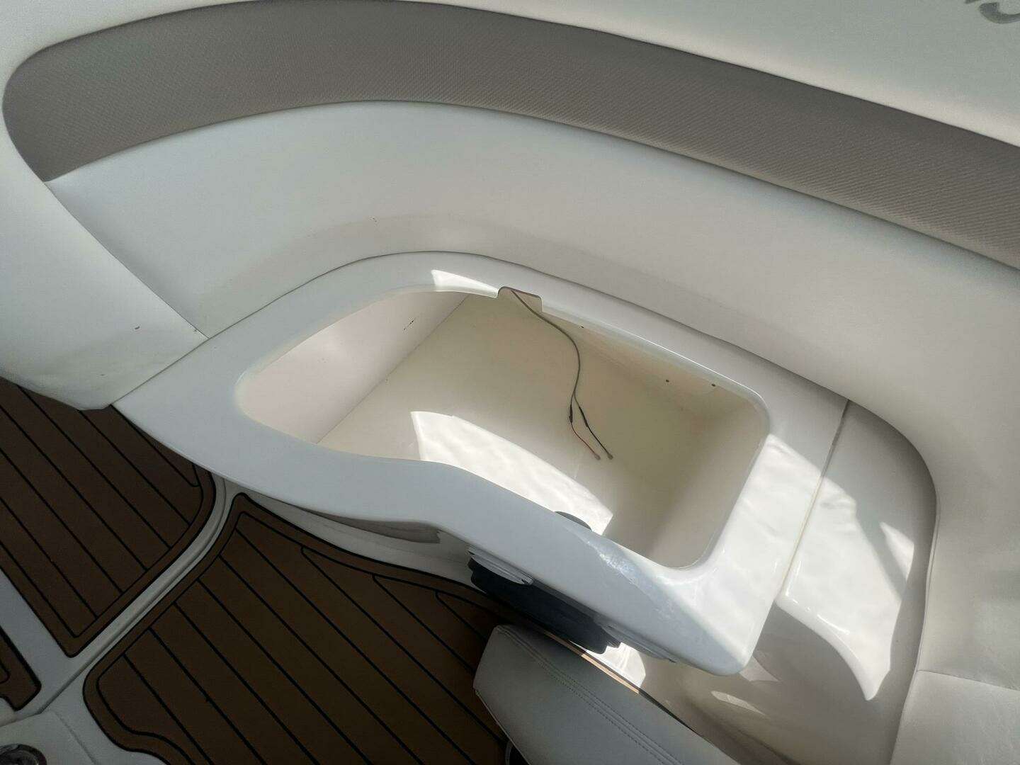 2003 Sea Ray 320 Sundancer - Image 34