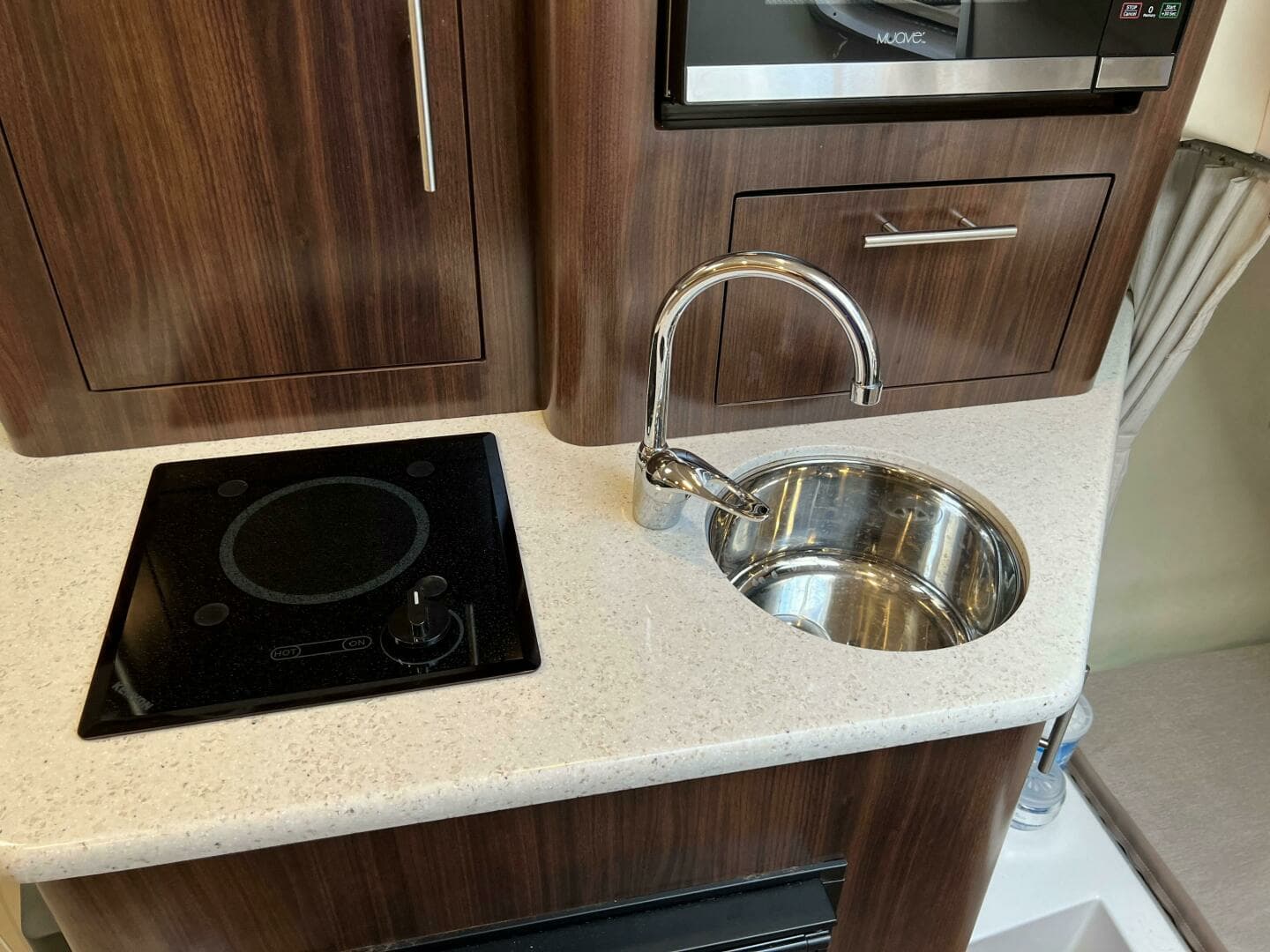 2017 Regal 28 Express - Image 27