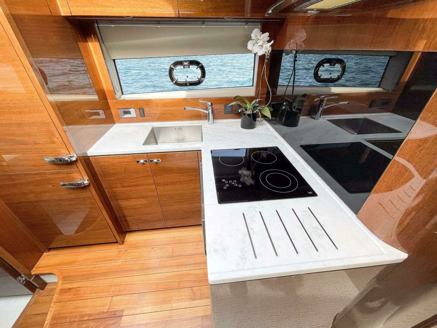 2022 Princess V50 - Image 24