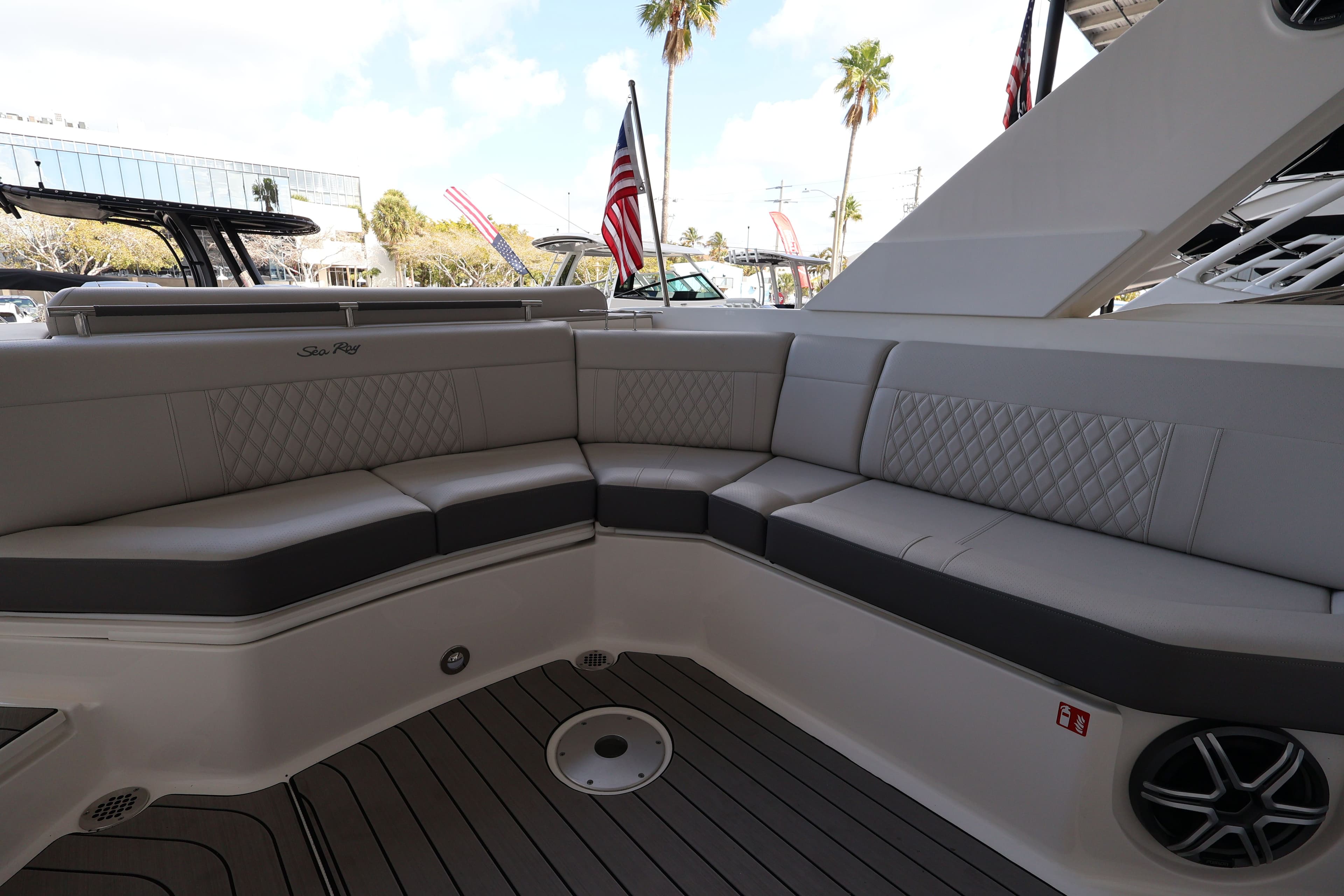 2026 Sea Ray SLX 310 Outboard - 9