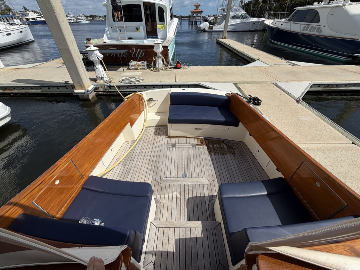 2009 Hinckley Picnic Boat 37 MKIII - Image 26