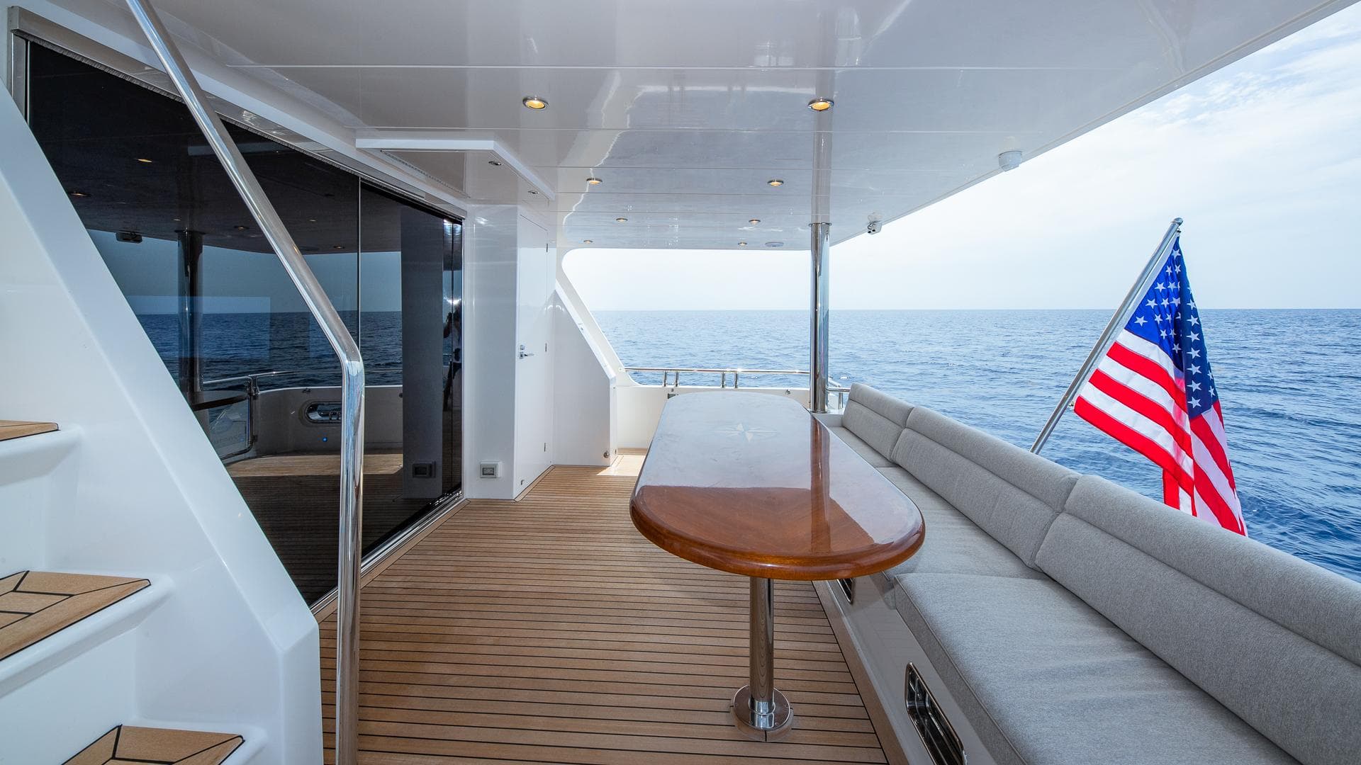 Hampton 680 ENDURANCE LRC 2027 yacht with deck and American flag.