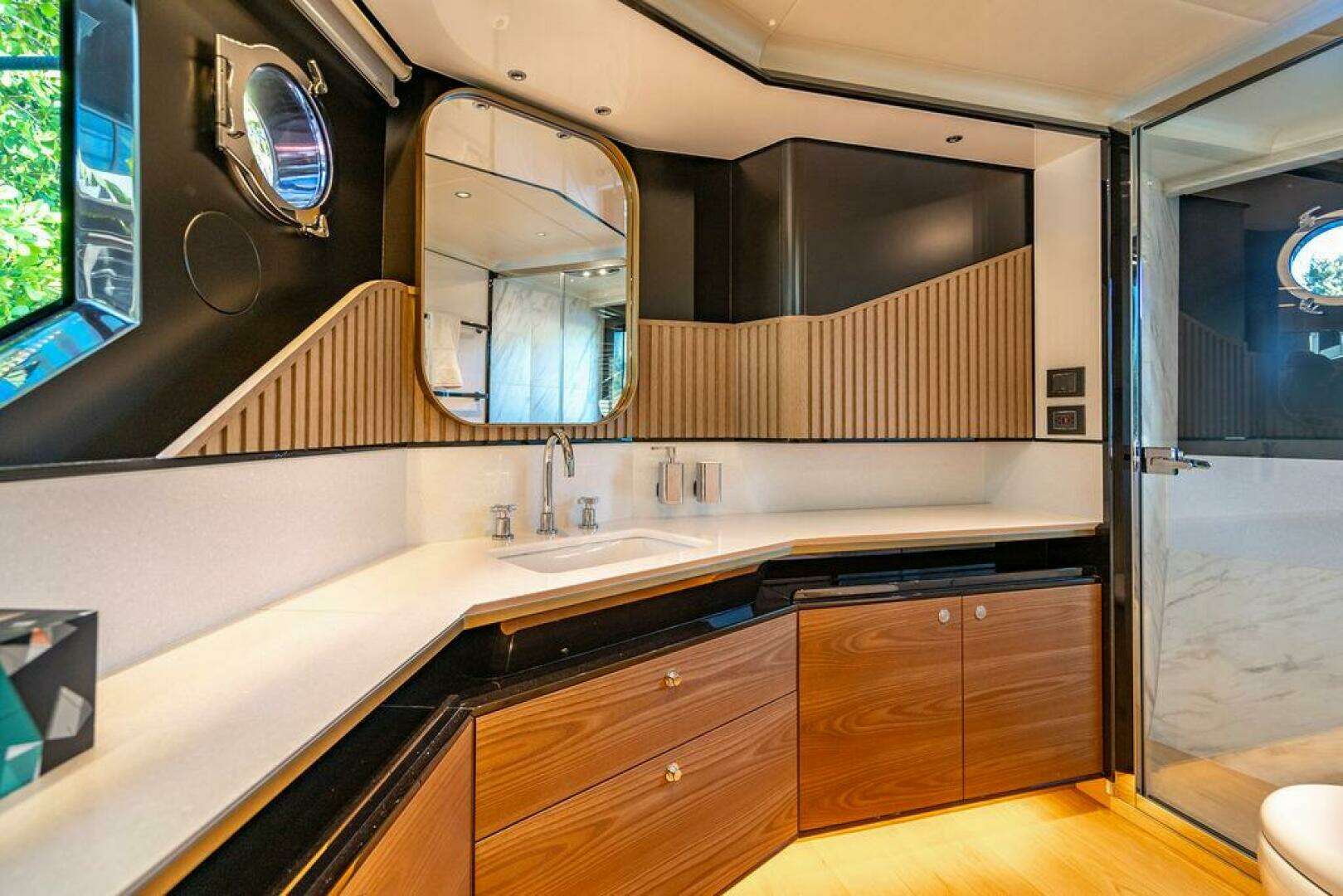2023 Absolute 64 Navetta - Image 30