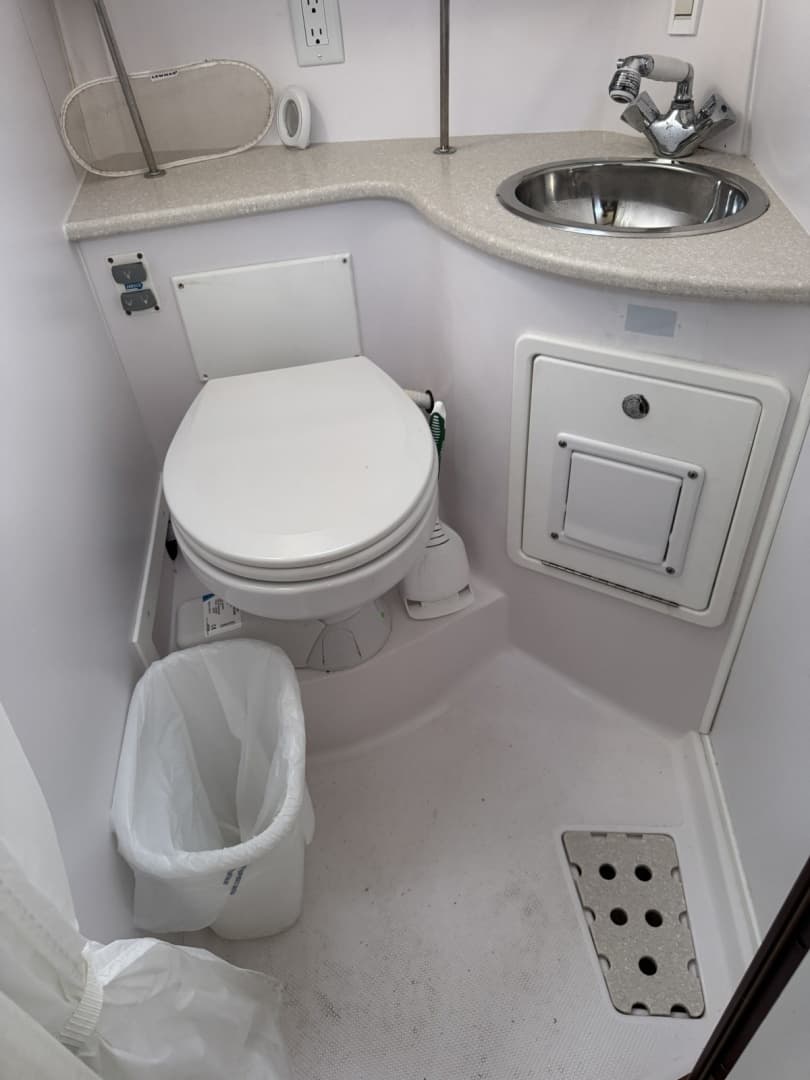 2019 Catalina 315 - Image 29