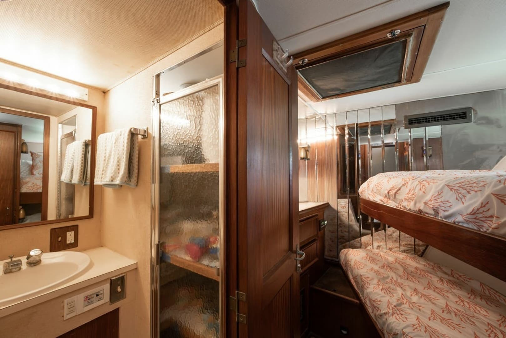 1979 Hatteras Yacht Fish - Image 38