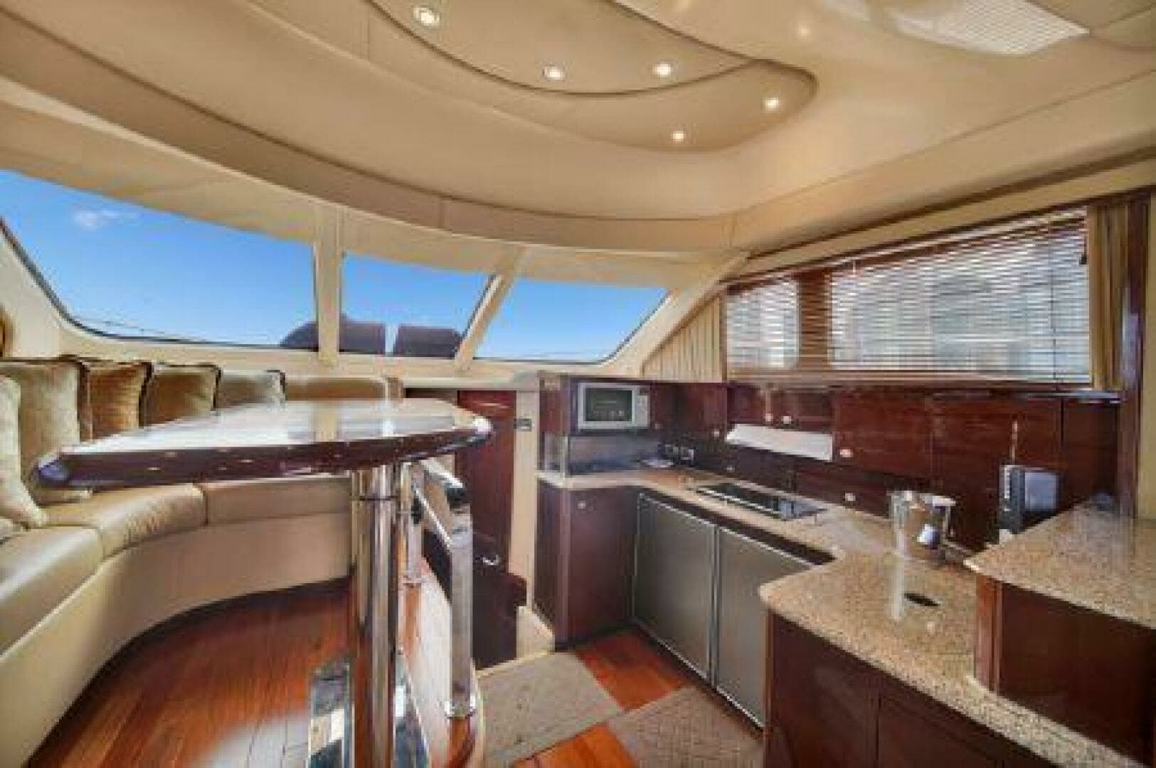 2007 Sea Ray 520 Sedan Bridge - Image 24