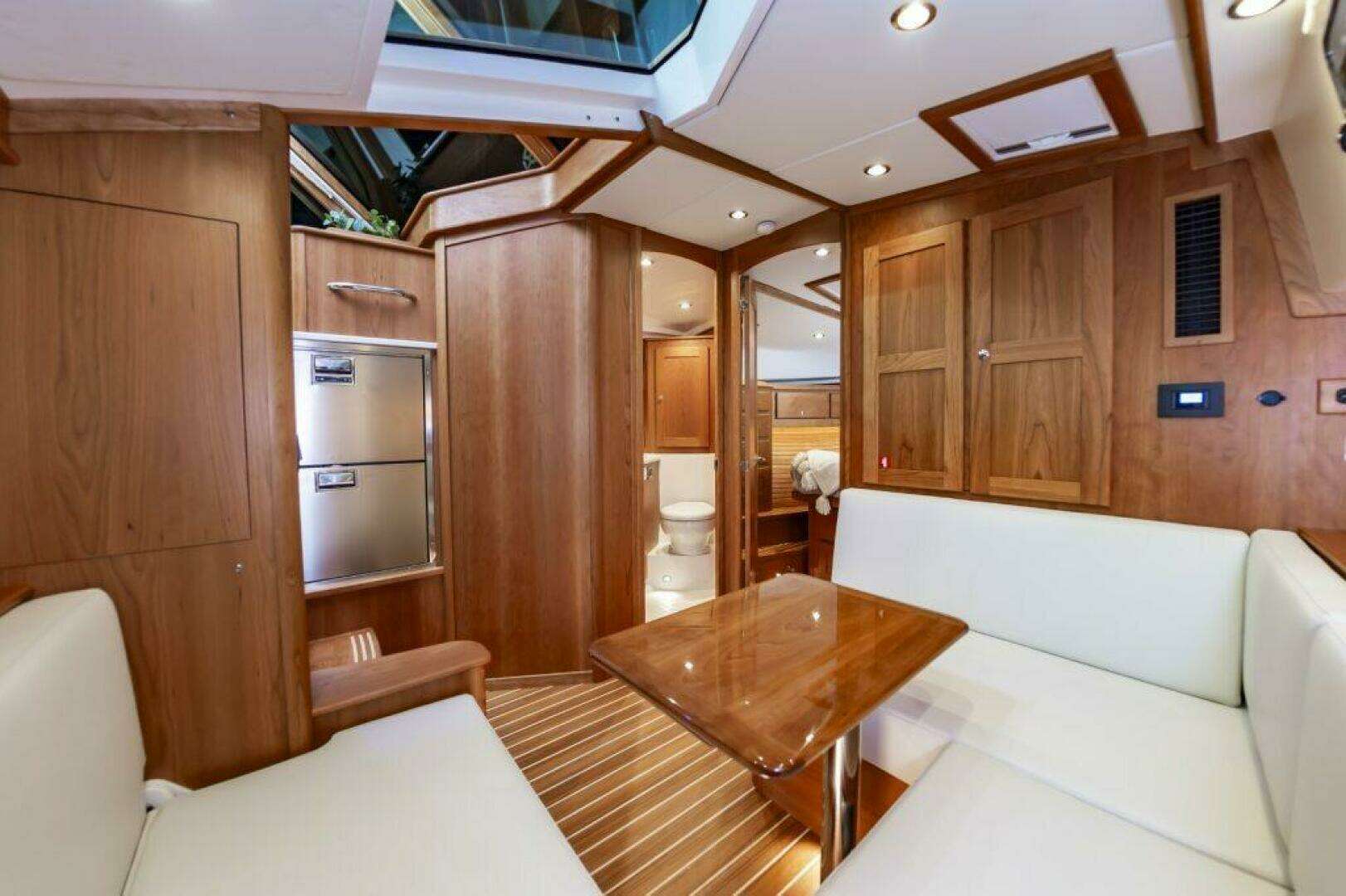 2026 Sabre 43 Salon Express - Image 37