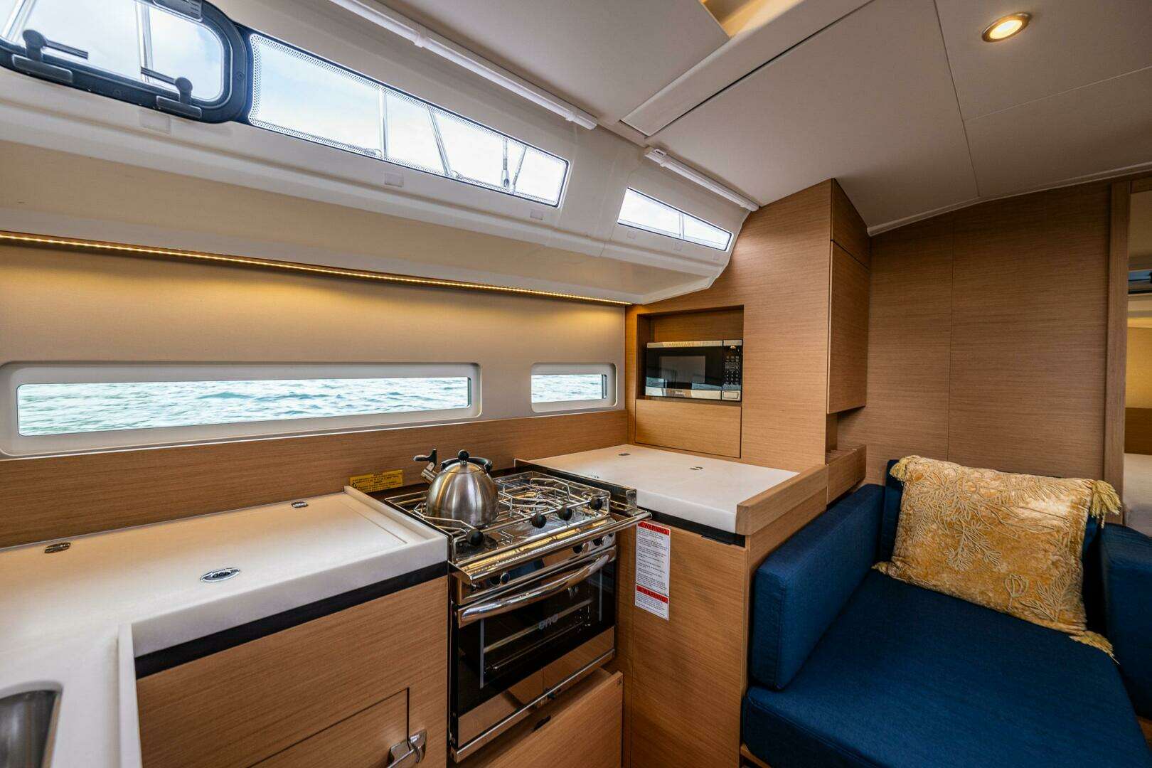 2022 Jeanneau Sun Odyssey 410 - Image 10