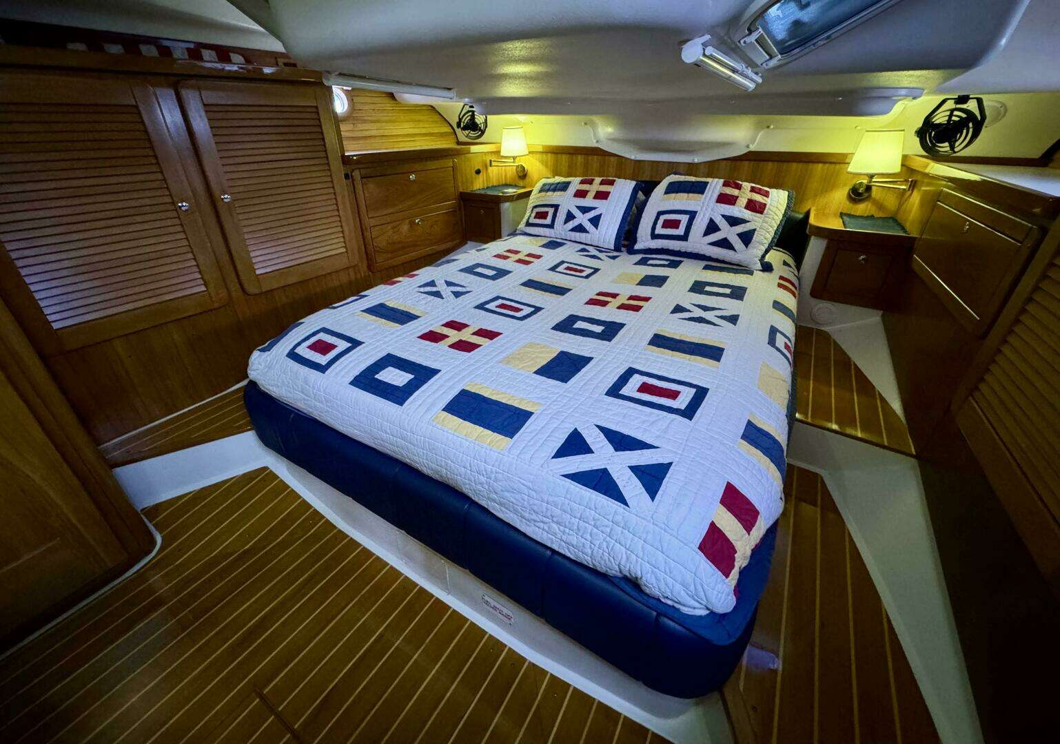 2005 Catalina 470 - Image 21