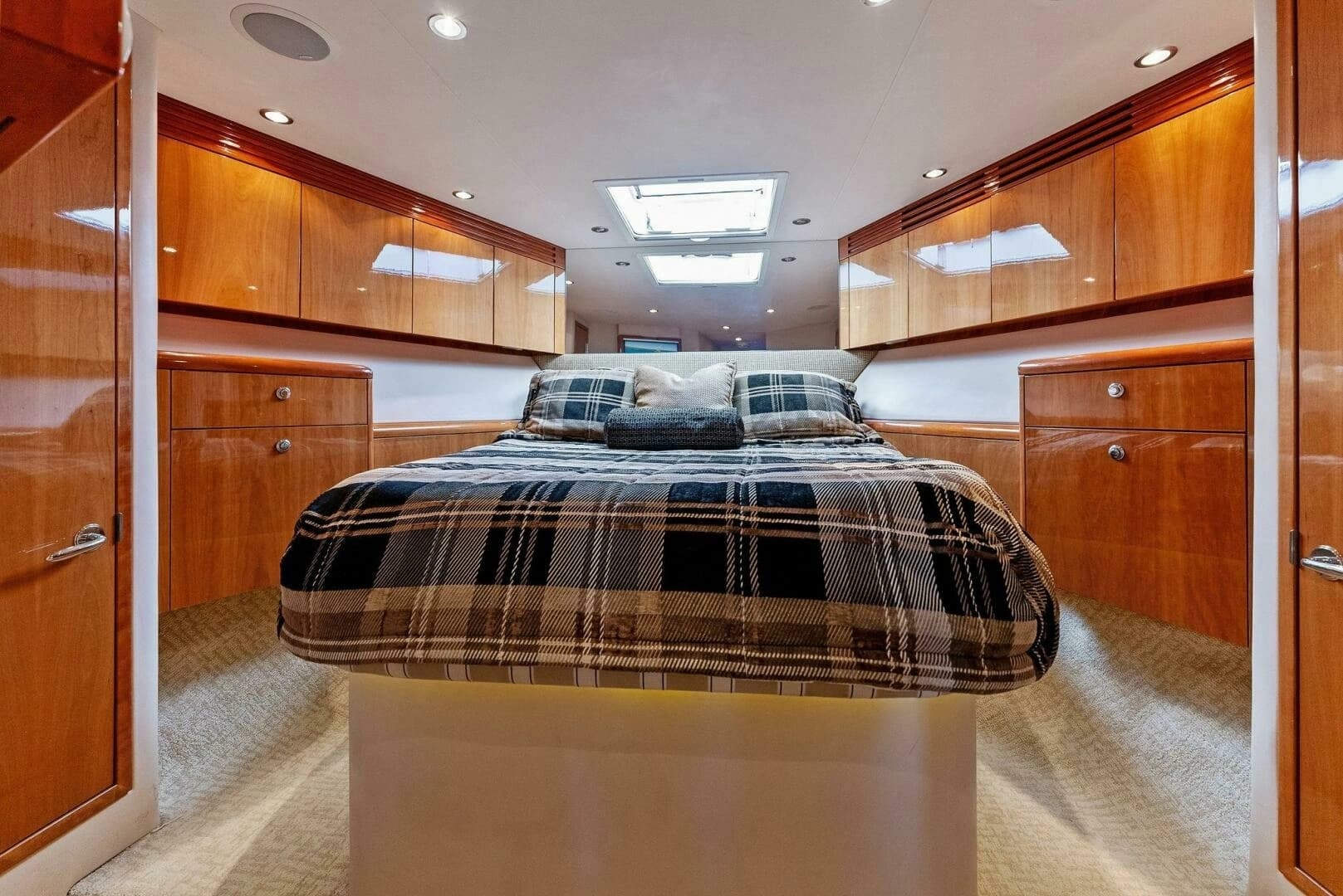 2007 Hatteras 64 Convertible - Image 20
