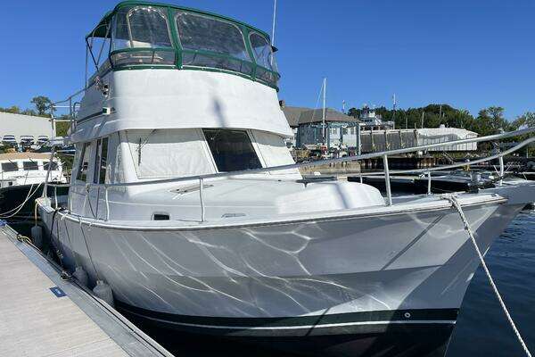 2000 Mainship 390 - Image 1