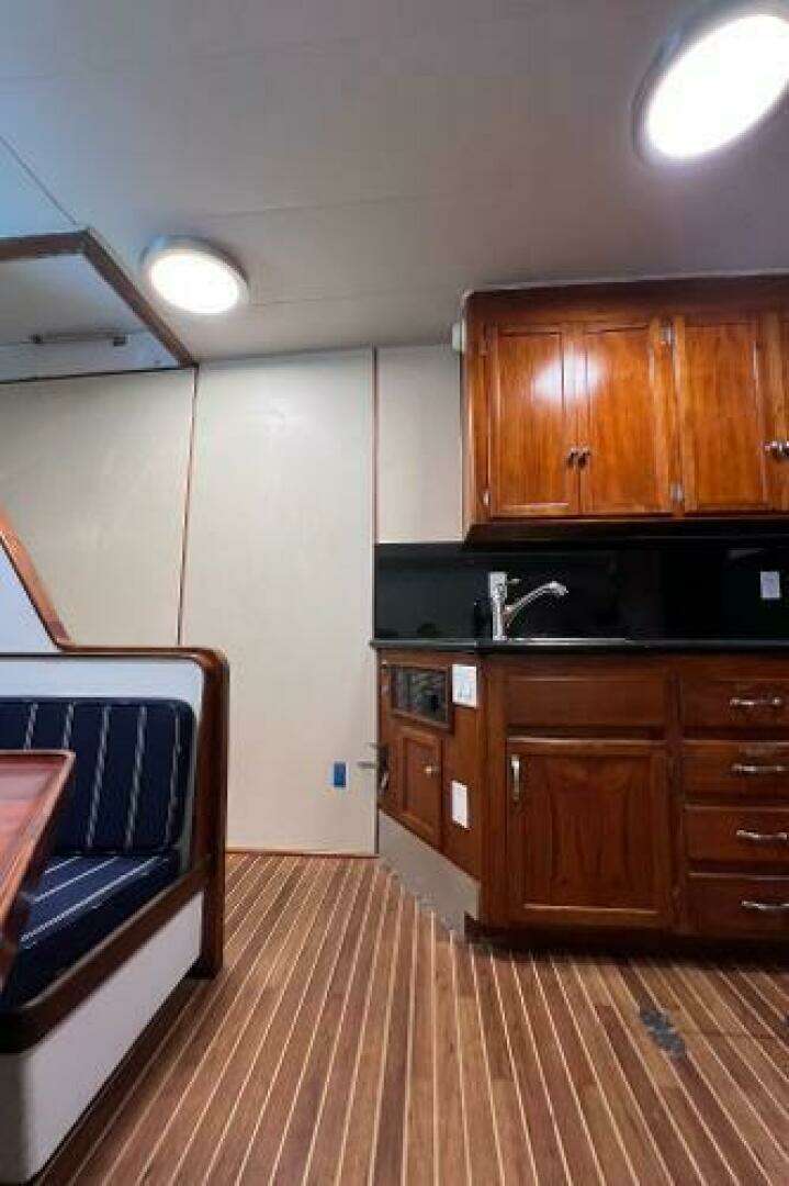 1983 Knight & Carver Custom Trideck - Image 70
