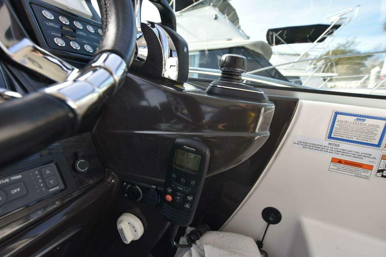 2017 Monterey 355 Sport Yacht - Image 9