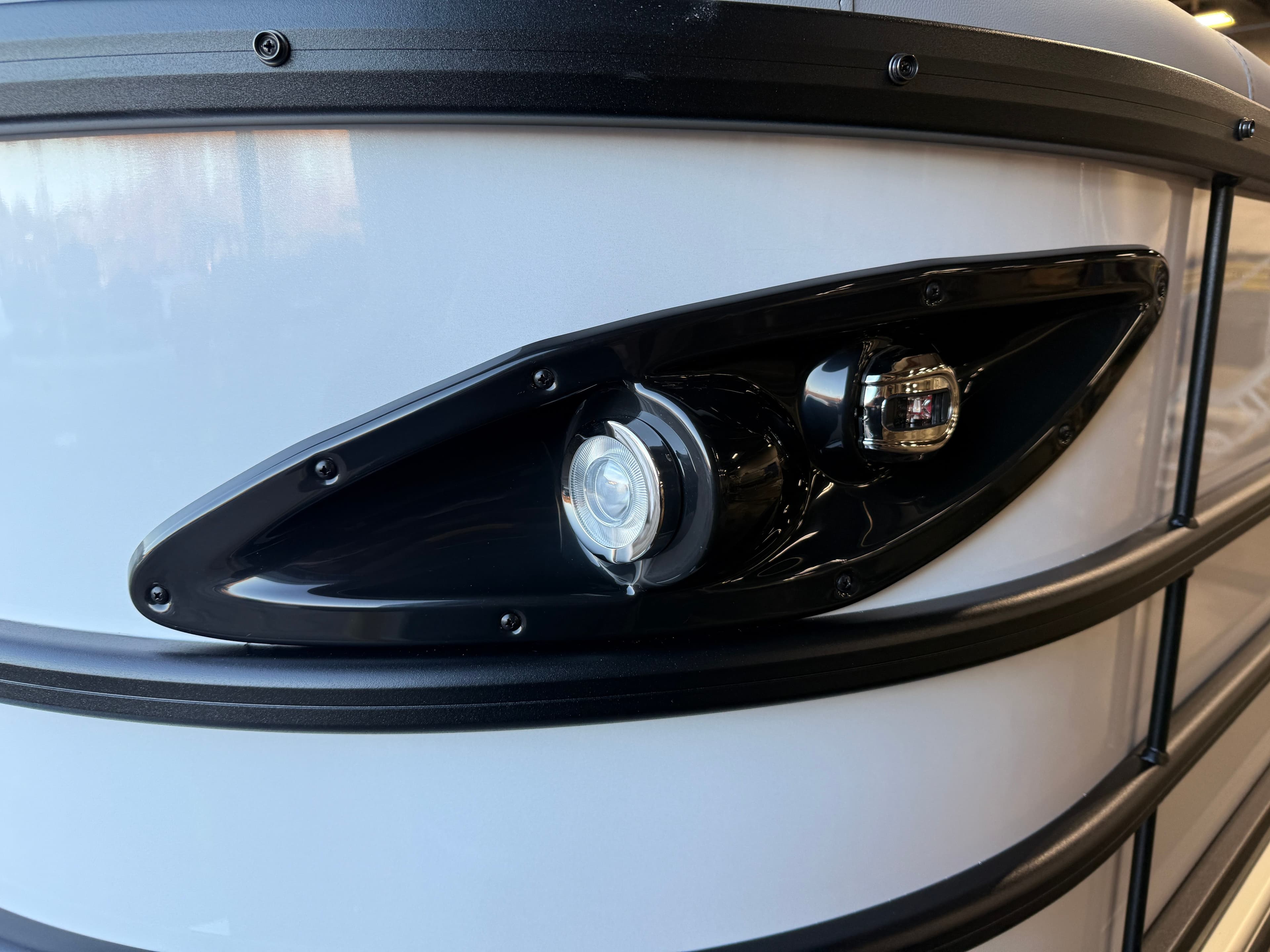 2026 Bentley Pontoons Legacy 200HP Navigator 223 Quad Lounge Tritoon - 38