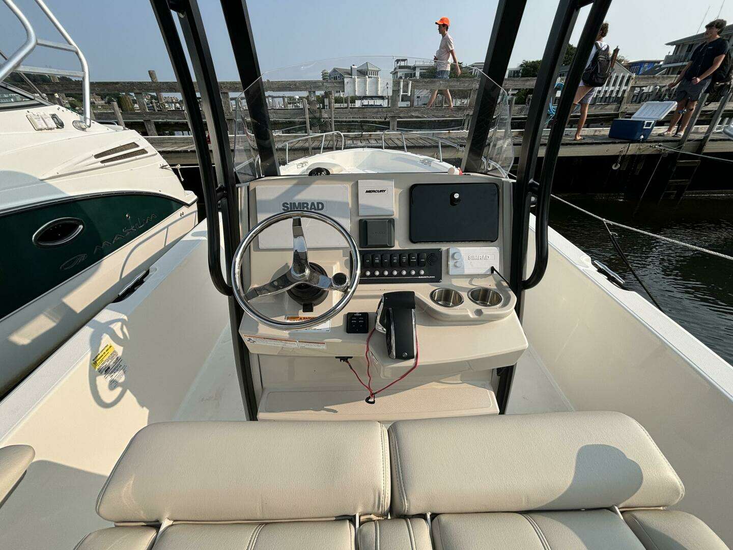 2023 Boston Whaler 250 Dauntless - Image 10